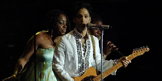 Prince Lelang Gitar Emasnya