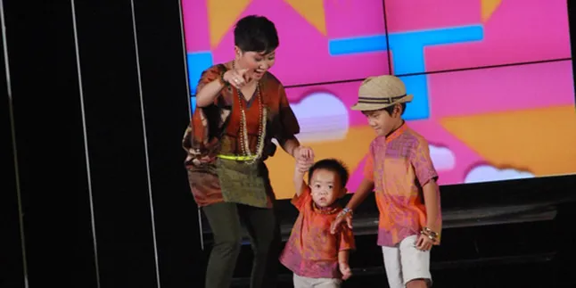 Agar Berani, Indy Barends Ajak Anak di Cat Walk