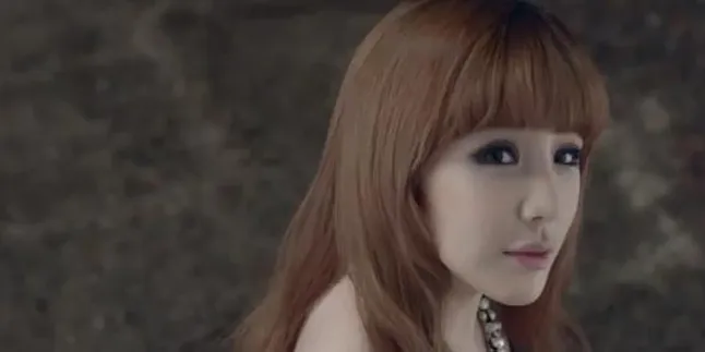 Park Bom Rilis Don't Cry MV