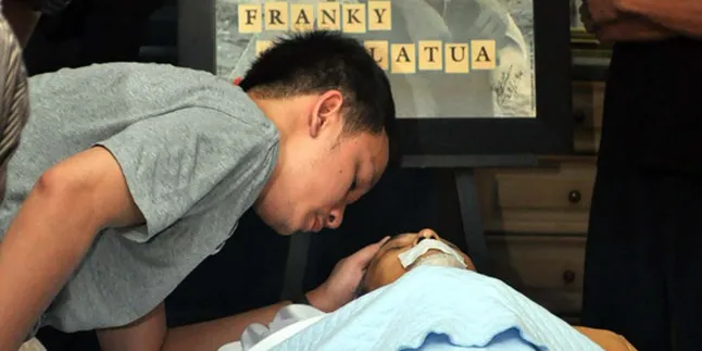 Pemakaman Franky Diiringi Nyanyian Doa Favoritnya