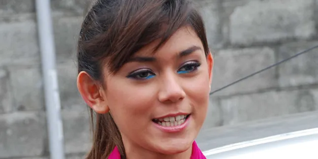 Banyak Pekerjaan, Thalita Latief - Dennis Pilih Tunangan Dulu