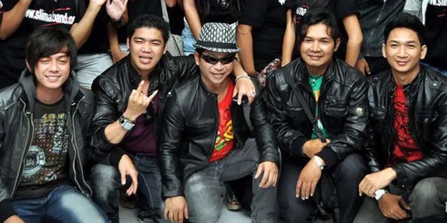 Vokalis Pingsan, Konser Slima Dihentikan Vokalis Pingsan, Konser Slima Dihentikan