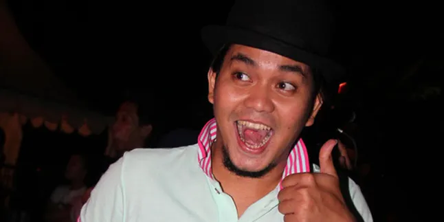 Indra Bekti Datang Sendiri di Konser Maroon 5 Indra Bekti Datang Sendiri di Konser Maroon 5