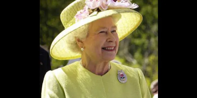 Camilla Tampil 'Soft', Sang Ratu Tampil 'Berani'