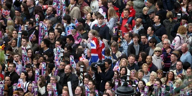 Massa Sambut 'Balcony Kiss' William - Kate