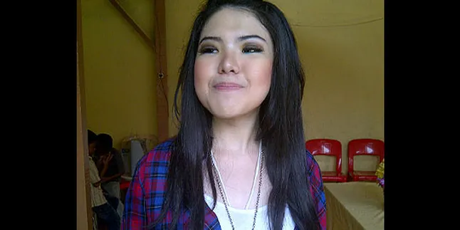 Tina Toon Peringati Hardiknas Dengan Berbagi Buku