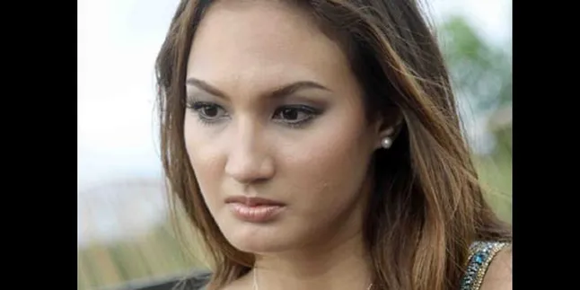 Demi Film, Nadine Chandrawinata Keliling 33 Provinsi