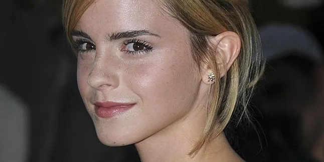 Emma Watson, Wanita Berpakaian Terbaik