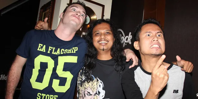 Tampil di Inggris, Gugun Blues Shelter Berdandan Ala Soekarno