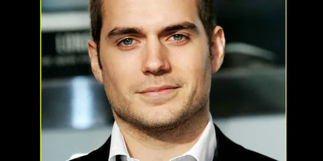 'SUPERMAN' Resmi Bertunangan!