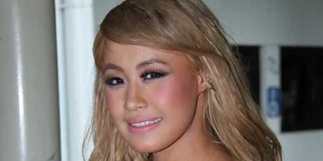 Go Internasional, Pinkan Mambo Saingi Agnes Monica