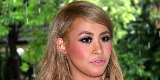 Pinkan Mambo Persilahkan Anak Ikuti Jejaknya