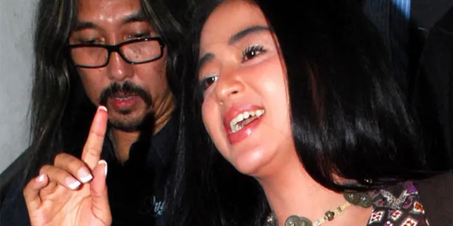 Dewi Perssik Tetap Diperiksa Polda