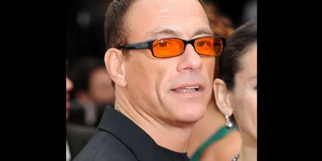 Van Damme Didiagnosa Tuli Sebagian