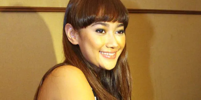 Ratu Felisha Tunda Syuting Demi Single Baru Ratu Felisha Tunda Syuting Demi Single Baru