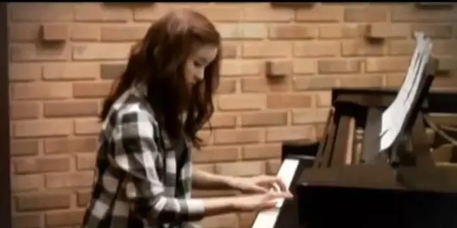 E-Young After School Seorang Pianist Jenius