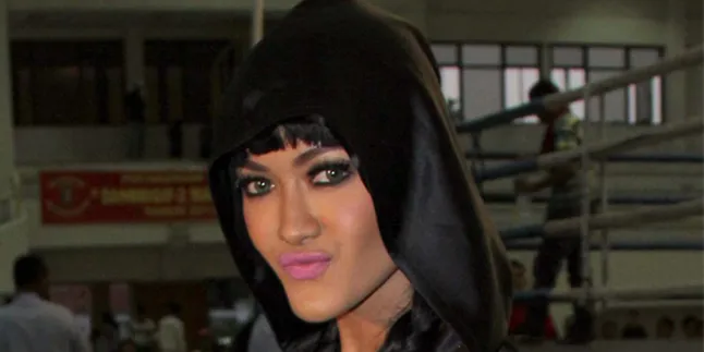 Julia Perez Diangkat Jadi Duta Tinju