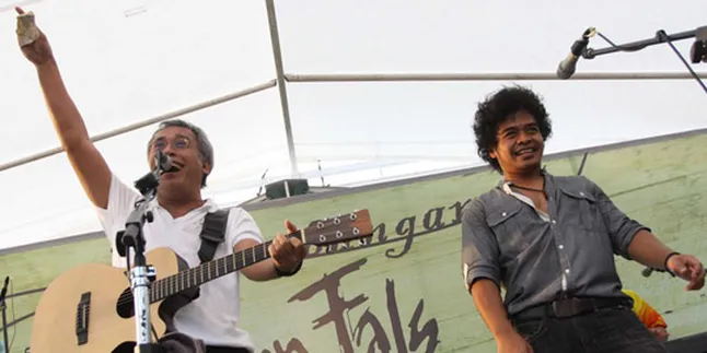 Iwan Fals dan Blackout Disawer 'Oi'