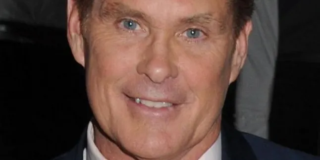 David Hasselhoff Dikejar-Kejar Piranha