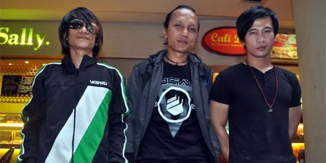 Peterpan Vakum, Reza Gabung Tridia Band?