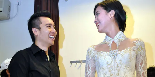 Fanny Fabriana Fitting Baju Pengantin