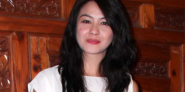 Revalina S Temat Lebih Suka Main Film