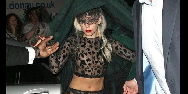 Demi Kate Moss, Lady GaGa Rela Ubah Lirik Lagu