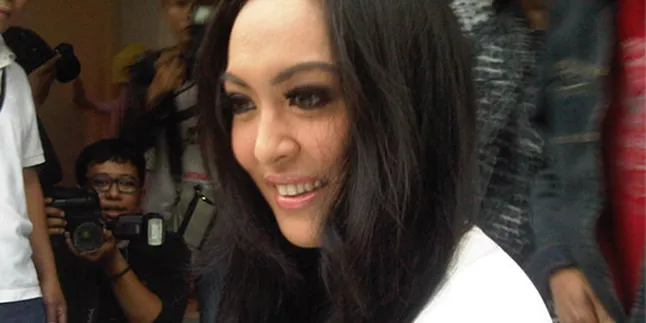 Angie: Mas Adjie Teman Politik Yang Loyal Angie: Mas Adjie Teman Politik Yang Loyal