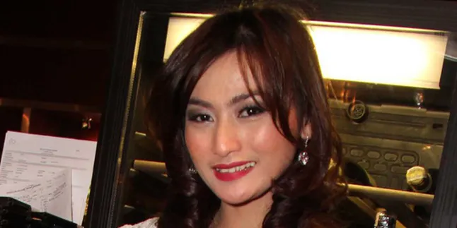 Debby Ayu Tak Bosan Berperan Panas