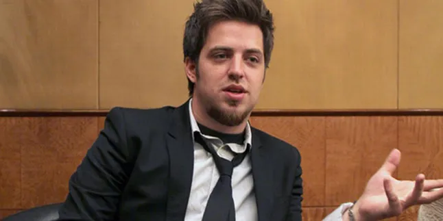 Lee DeWyze Padukan Menyanyi dan Mencipta Lagu