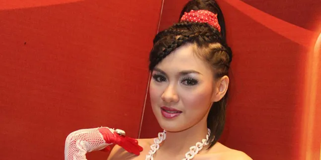 Vicky Shu Desain Sendiri Kostum Panggung