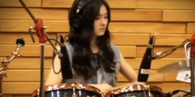 E-Young After School Unjuk Skill Gebuk Drum!