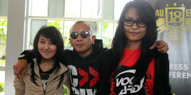 Kotak Bangga Bersanding Dengan Irfan Bachdim