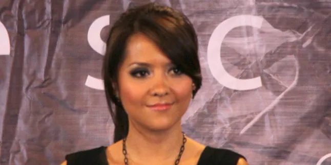 Lala Karmela Ingin Seperti Sandhy Sondoro