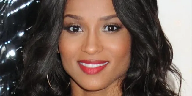 Ciara Suka Jalan-Jalan Bugil!