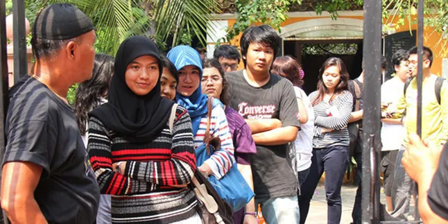 Diprotes, Adrie Subono Pilih Jual Tiket di Rumah