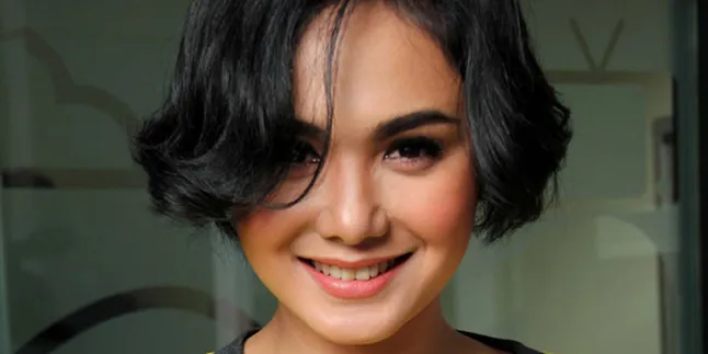 Ngefans Widyawati, Yuni Shara Panjangkan Rambut