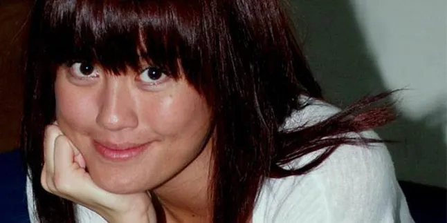 Plakat Million Awards Diserahkan ke Agnes Monica