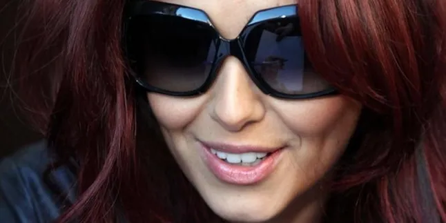 Cheryl Cole Lelang Baju Untuk Amal