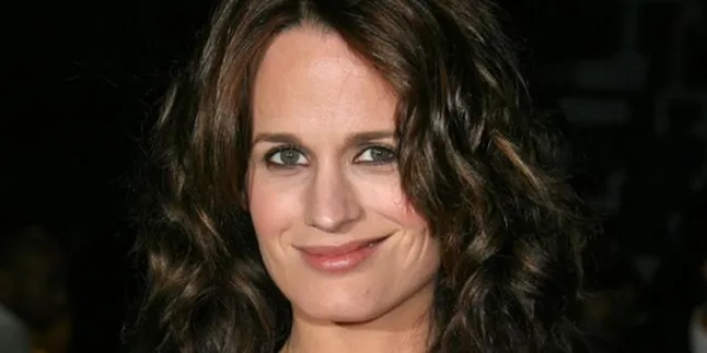 'TWILIGHT' Berakhir, Elizabeth Reaser Shock Berat