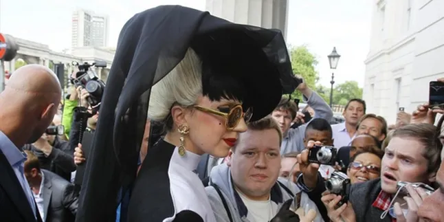 Album Baru Lady GaGa Terjual Lebih Dari 1 Juta Kopi
