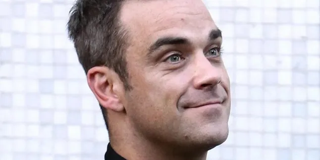 Pengen Dandan Ala Robbie Williams?