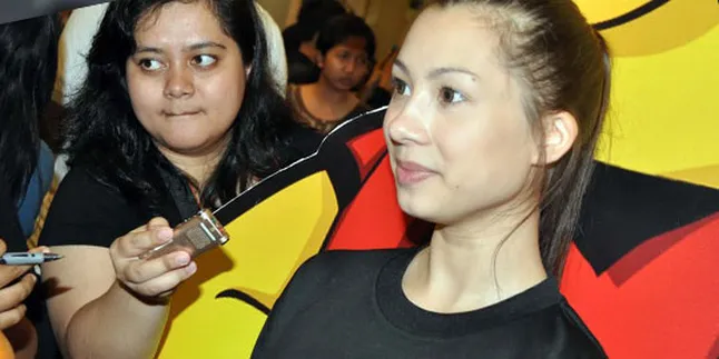 Jennifer Bachdim Tak Kenal Ricky Subagja