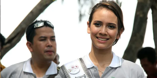 Nadine Alexandra Geli Lihat Kepiting