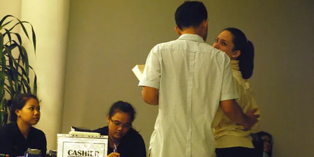 Rachel Maryam Gandeng Cowok Baru