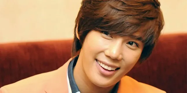 Park Jung Min Mempesona Dengan Sikap Ramah