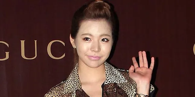 Kecapekan, Sunny SNSD Dilarikan ke Rumah Sakit
