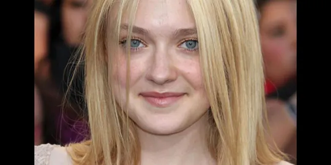 Dakota Fanning Resmi Lulus SMA