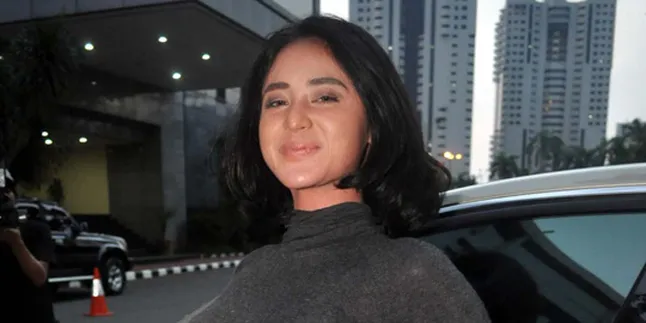 Dewi Perssik Ingin Bikin Band