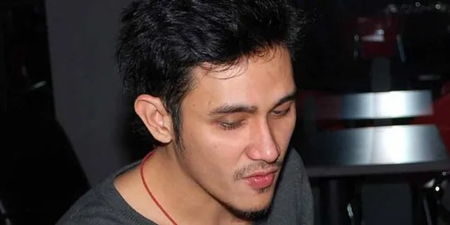Vicky Nitinegoro: Ngapain Operasi, Di Lem Besi Aja! Vicky Nitinegoro: Ngapain Operasi, Di Lem Besi Aja!